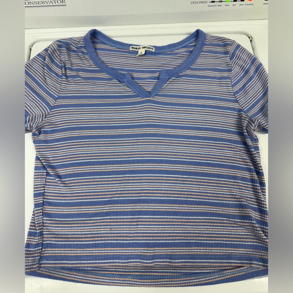 WOMENS STRIPED V-NECK CROPPED TEE!! NEW NEVER WORN!!